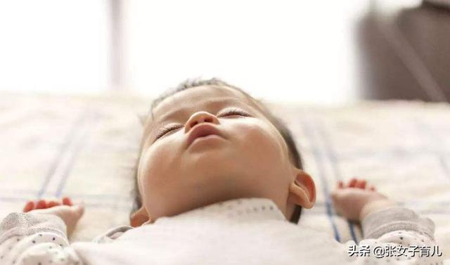                     宝宝磨牙，除了肚子里有寄生虫，还可能是因为这4个原因