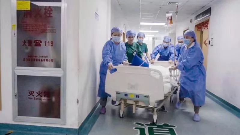 五超人口罩_戴口罩的卡通图片