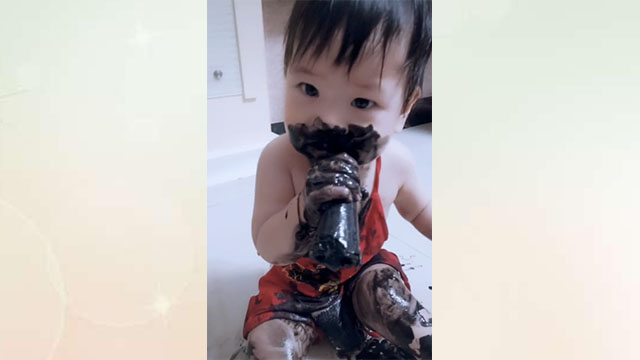                     原创            宝宝吃雪糕的视频火了，看到宝宝吃雪糕的画面，网友：还能要