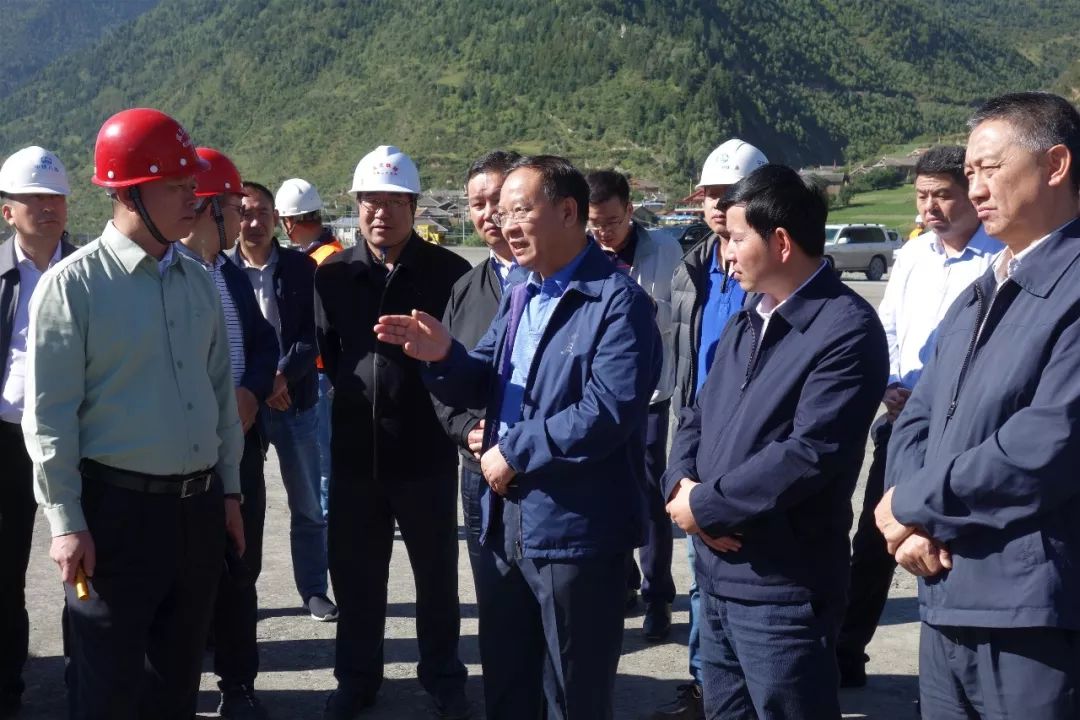 【领导关怀】四川省副省长杨洪波到中铁八局承建成兰铁路松潘站考察