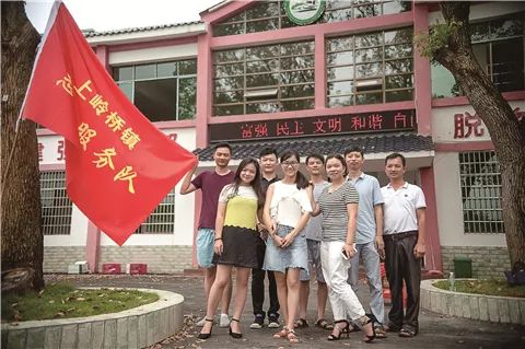 先后在永州市冷水滩区上岭桥镇,牛角坝镇工作,现任牛角坝镇扶贫专干