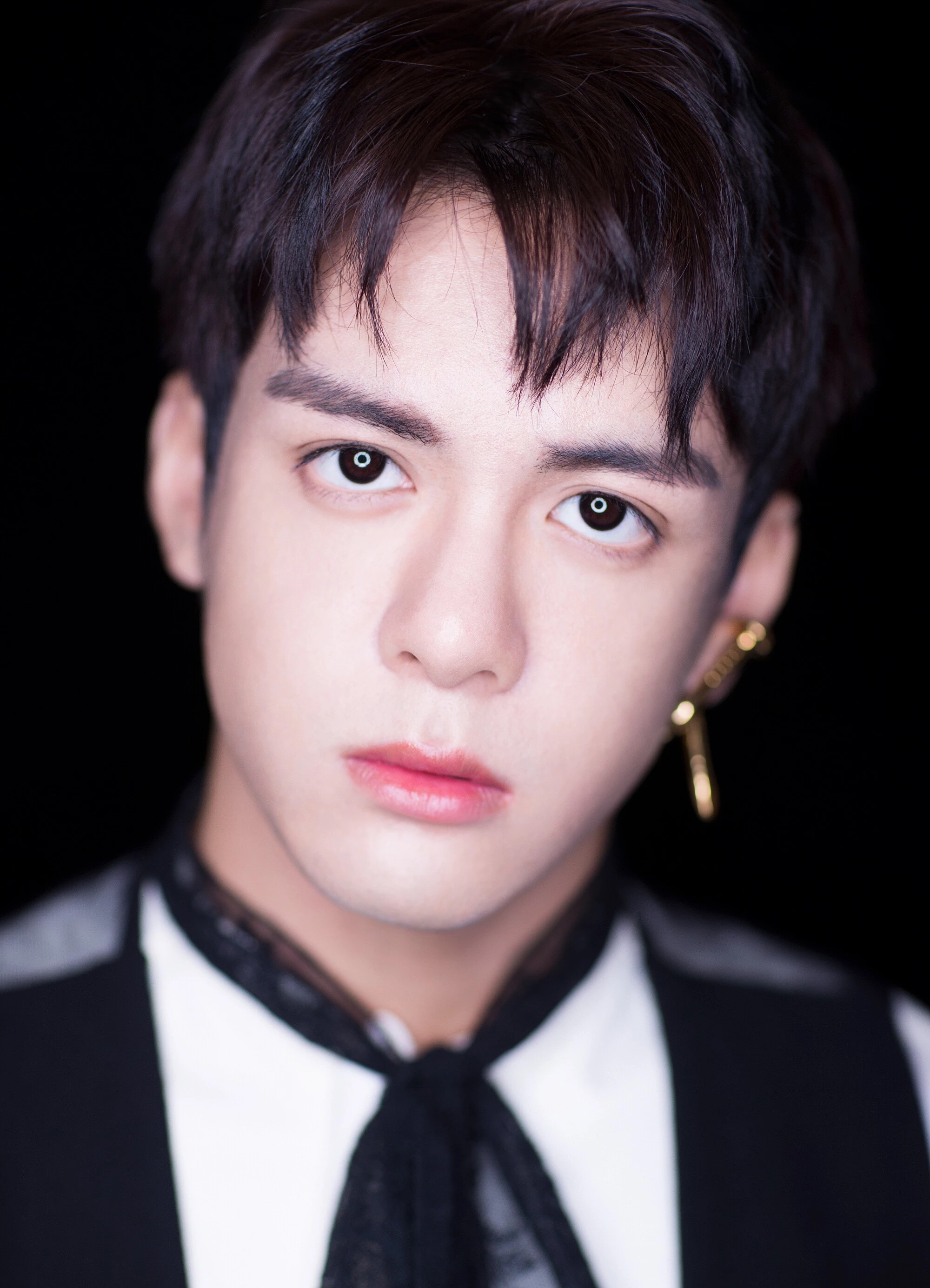 新版张无忌跑来出演吴邪,颜值虽然高眼睛太大