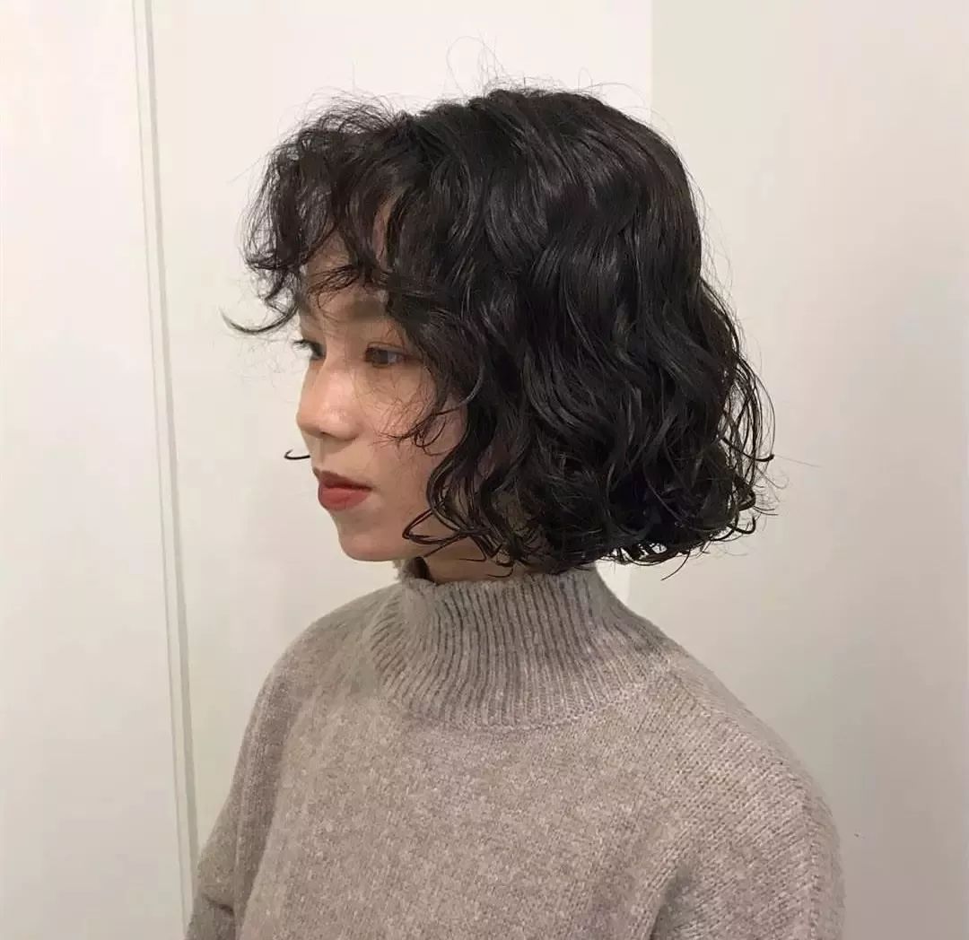 怎么样烫发显得不明显 31f239d723fe4e6e87ea71c3625ac215.jpeg