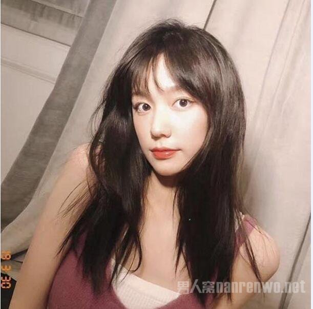 王一博被曝与綦美合恋爱 粉丝哭倒一片 大喊:她是谁?