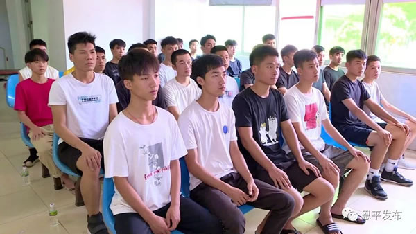 市委书记谢超武检查征兵体检工作