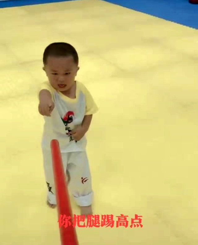 小孩子怎么练习翻跟斗 42156736eed1465f83d73fdf6c829841.jpeg