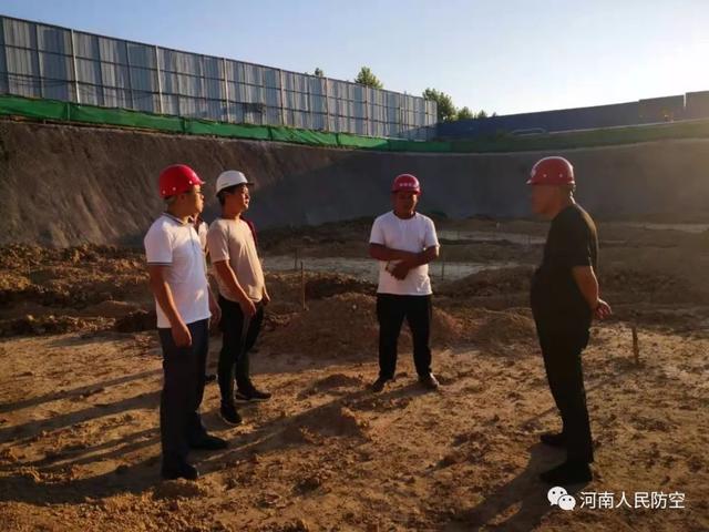 8月15日,鹿邑县住建局党组副书记,副局长,人防办主任梁鹿林利用下班