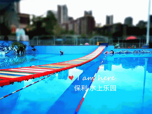 像小时候的秋千坐在上面惊险站在上面刺激两端悬挂式无扶手吊桥网红