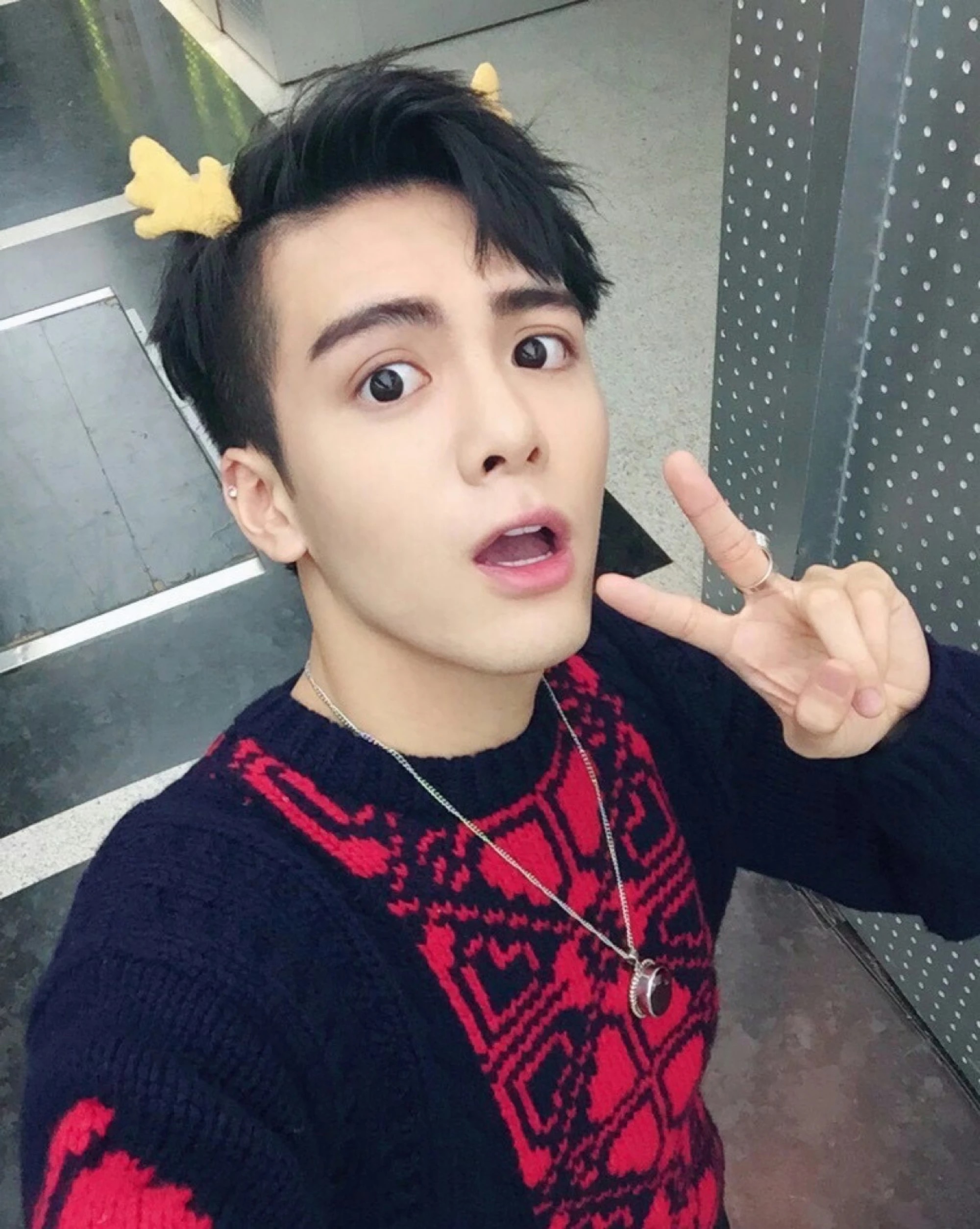 新版张无忌跑来出演吴邪,颜值虽然高眼睛太大