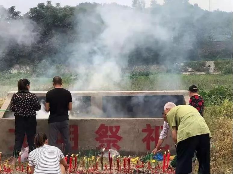 焚烧池祭祀 引领文明新风尚