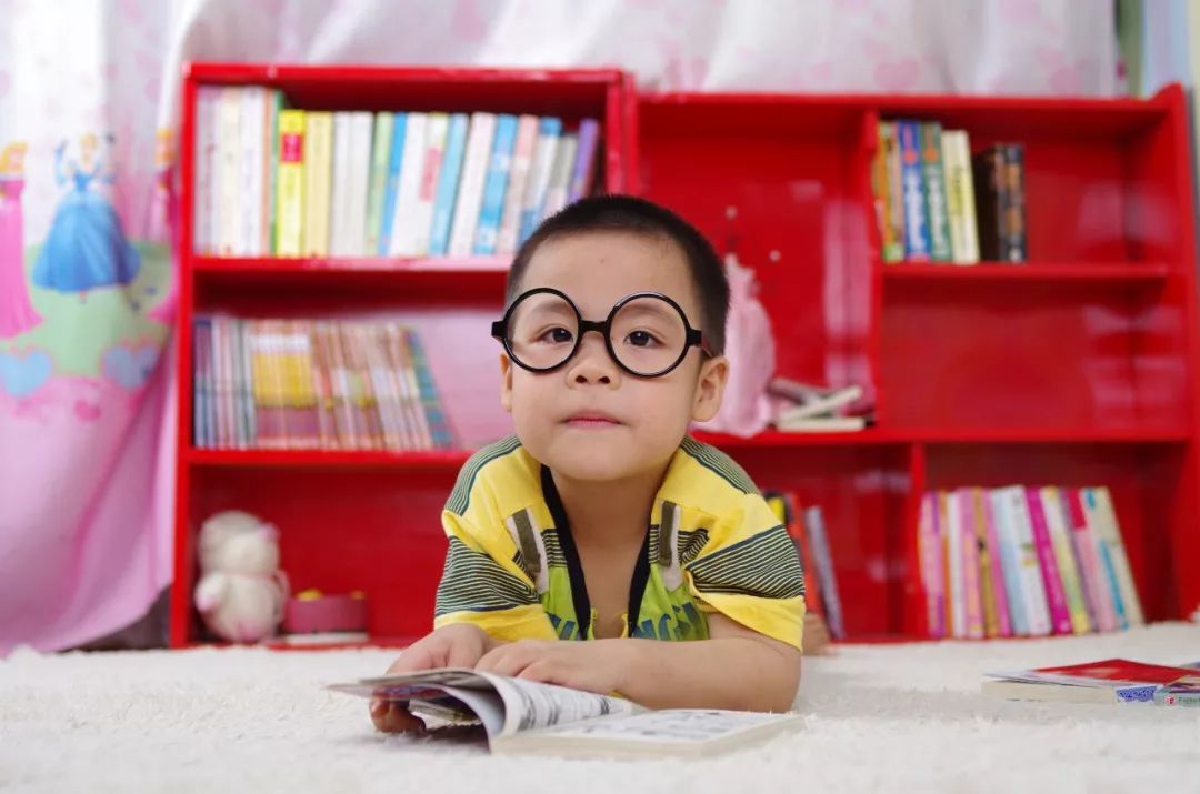                     北京大学博士：我劝你做个“没用”的父母！