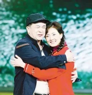 印象中的牛莉 一直都是春晚的"媳妇专业户 除了与郭冬临搭档外