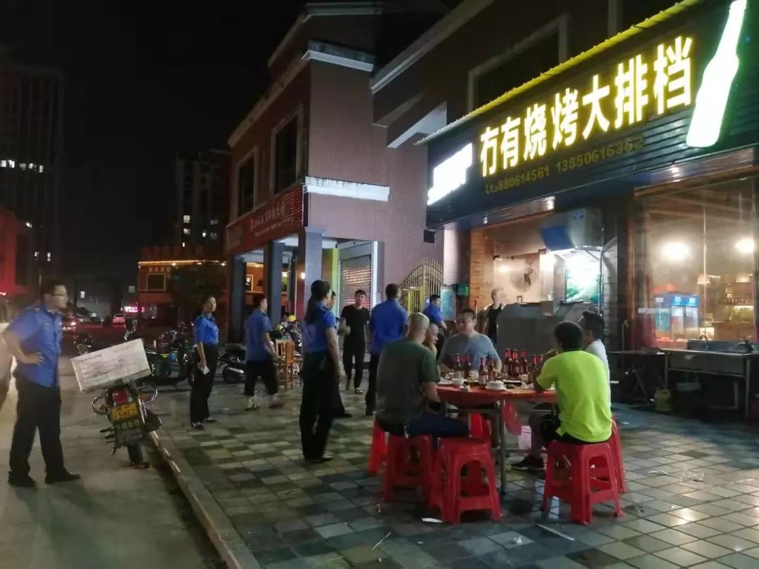 武平城管:集中整治夜间烧烤店