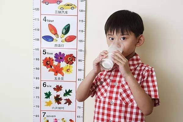                     孩子出现这些信号，说明到了身高“猛涨期”，家长错过可就遗憾了