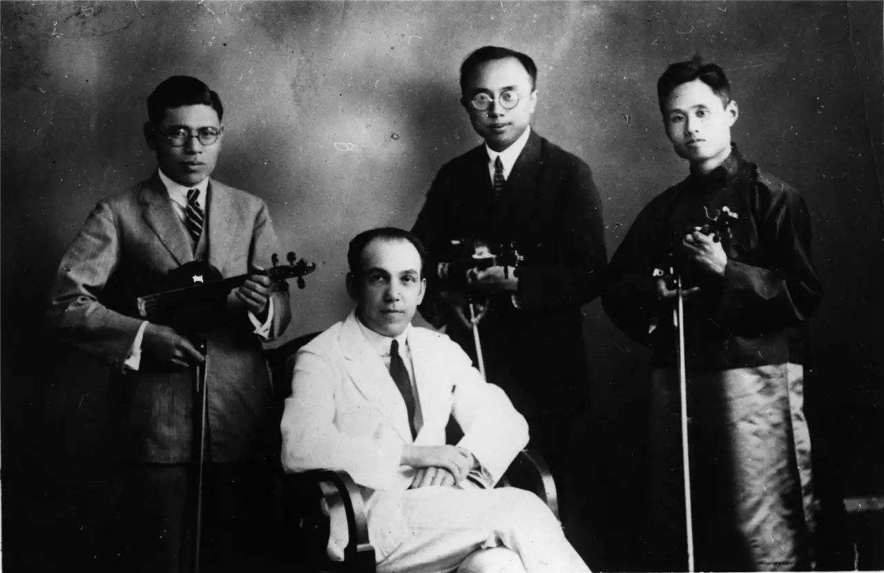 1922年刘天华的人生迎来了重大的转机,刘天华受到北京大学校长蔡元培