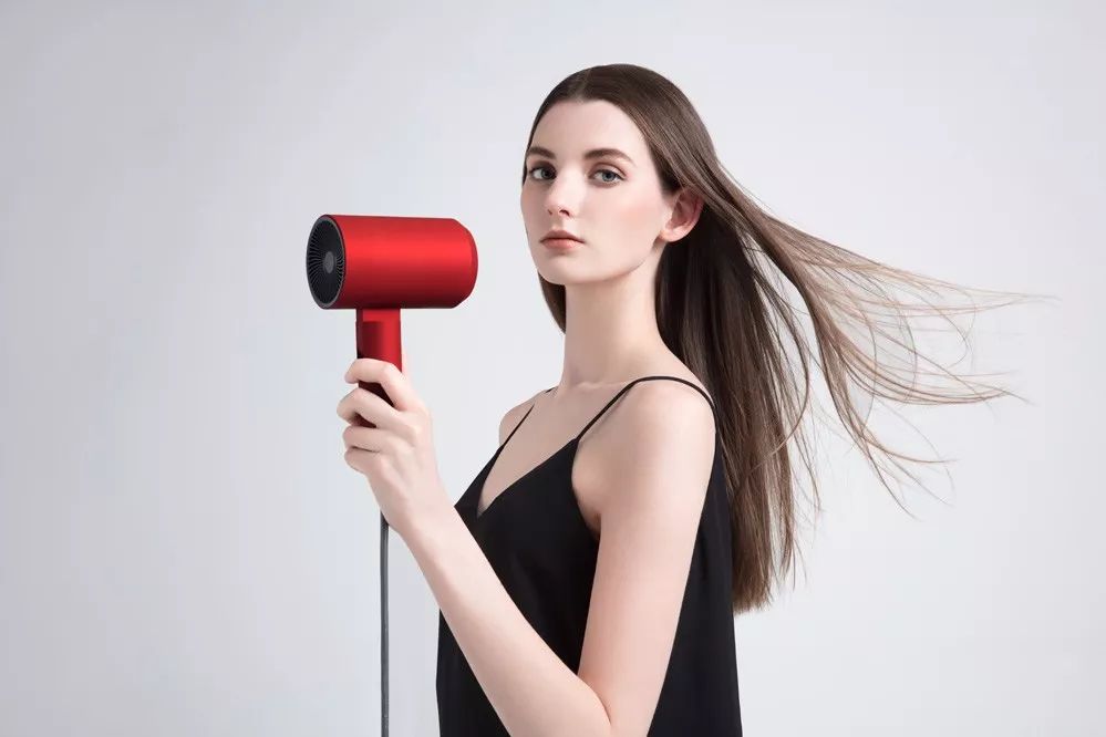 二,6000w小分子团负离子,吹过的头发顺又亮,网评超高