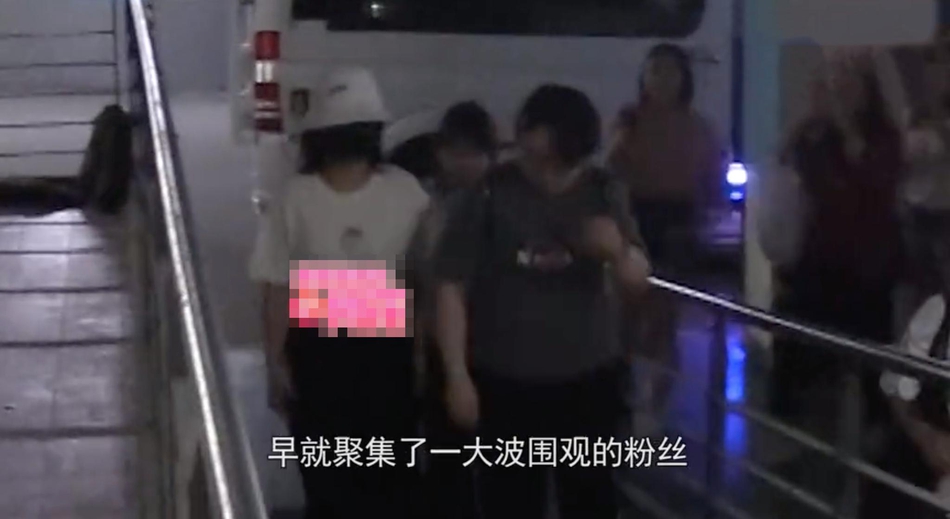 杨紫肖战开拍新戏早出晚归两人均遭迷妹酒店围堵