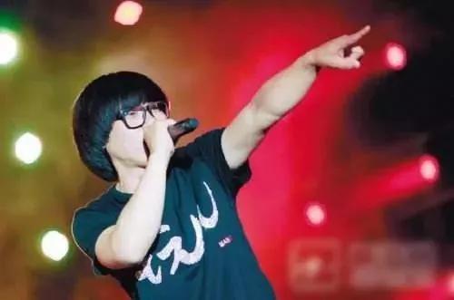 中国好声音第一季吉克隽逸盲选 9d90f07250d8471d82585ab9eab2b43a.jpeg