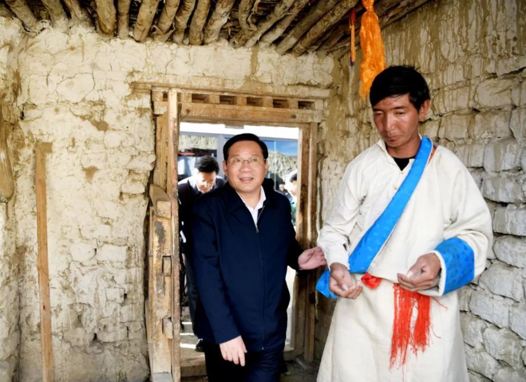 同当地人民一道坚决打赢脱贫攻坚战李强率团赴藏学习考察