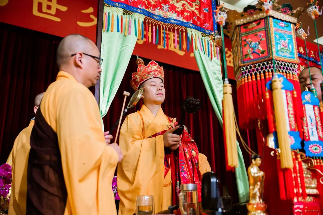 盂兰盆节当晚举行瑜伽焰口法会,祈愿众生永离恶道