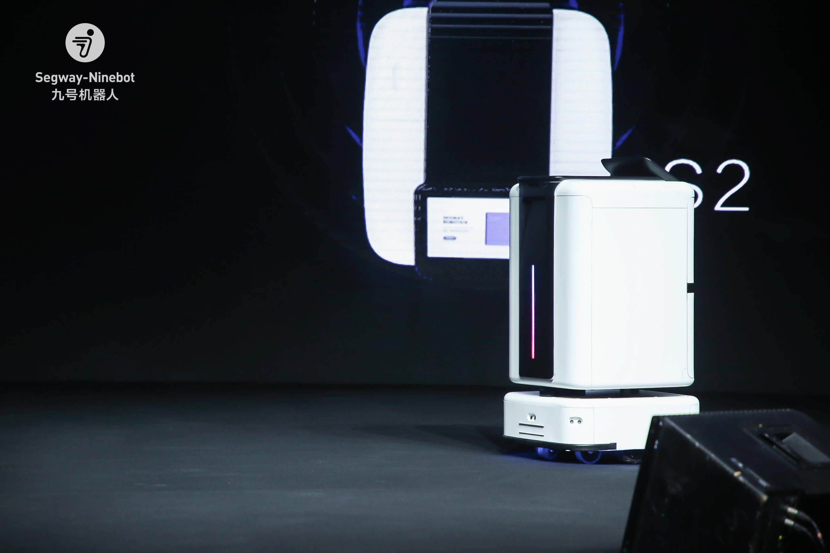 九号机器人召开发布会  可自动驾驶和自动回家充电的载人机器人惊艳亮相-最极客