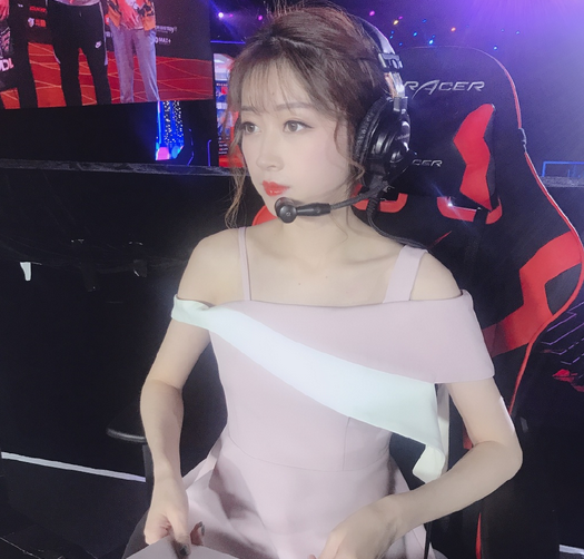 她是ti9第一腿皇,yyf甘心做她舔狗,却遭粉丝提无理要求
