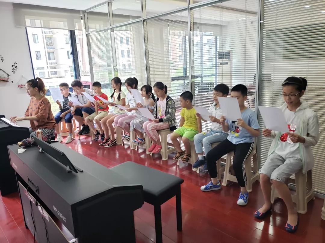 融活动蠡桥社区开展跳动的音符声乐课堂
