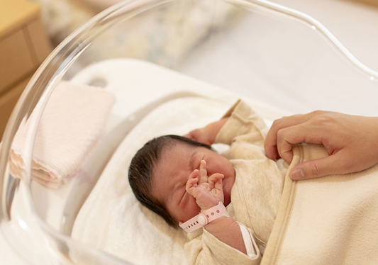                     新手爸妈必读：如何轻松给新生宝宝洗澡？