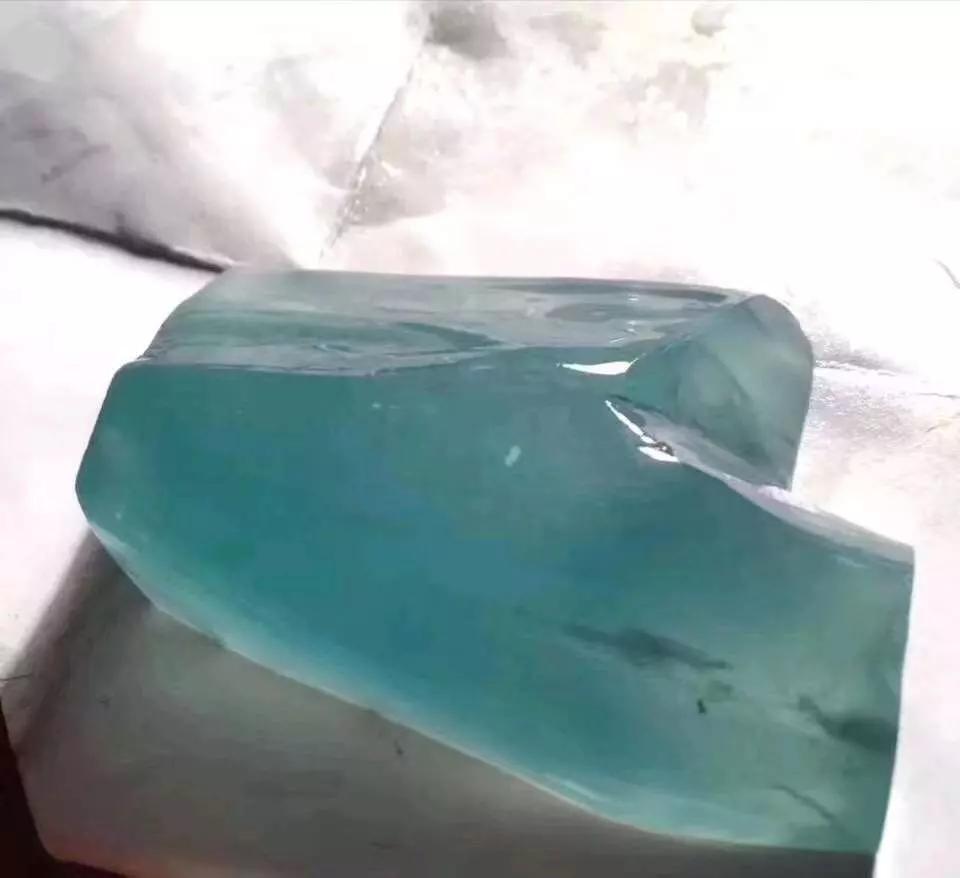 极品蓝水翡翠重见江湖,出货效果实在养眼!