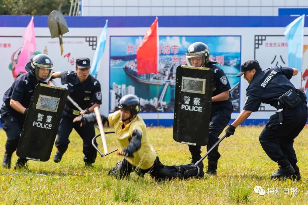 防暴反恐,支持警察!梅州公安真的太帅了!