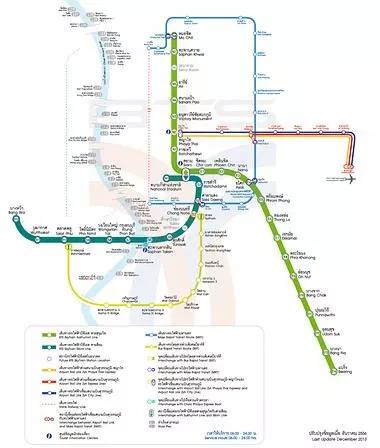 曼谷轻轨bts有两条线路分别是深绿色的是隆线(silom line)和浅绿色的