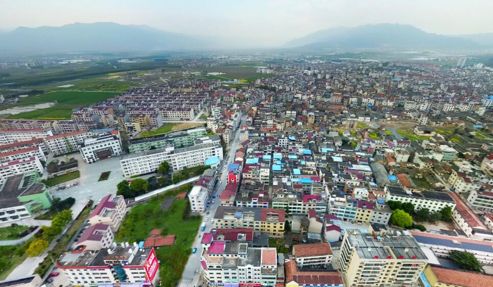 浙江金华东阳市面积最大的镇,因山得名,是全国重点镇