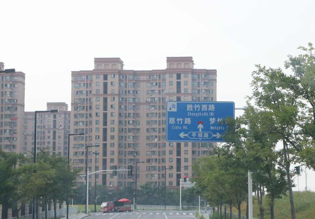 项目位于嘉定工业区,东至咏竹路,南至许家港,西至慈竹路,北至平城路.