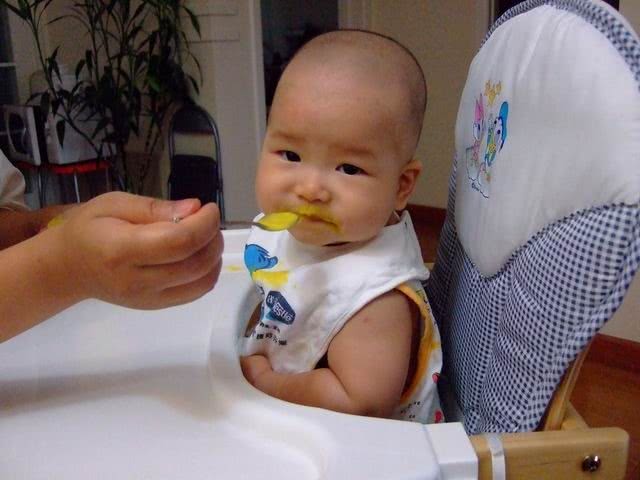                     家长平均身高1米76，却把娃养成“小矮子”提醒：3种食物坑娃
