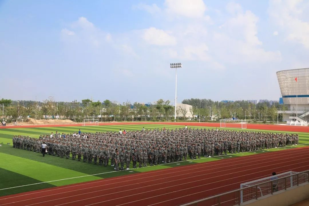 8月14日起,姜堰中学,姜堰二中等学校开启了高一新生的"军训模式".