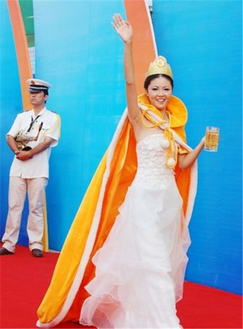 阳2010年第10届啤酒女神宋佳颐2011青岛第11届啤酒女神王慧瑛返回搜狐