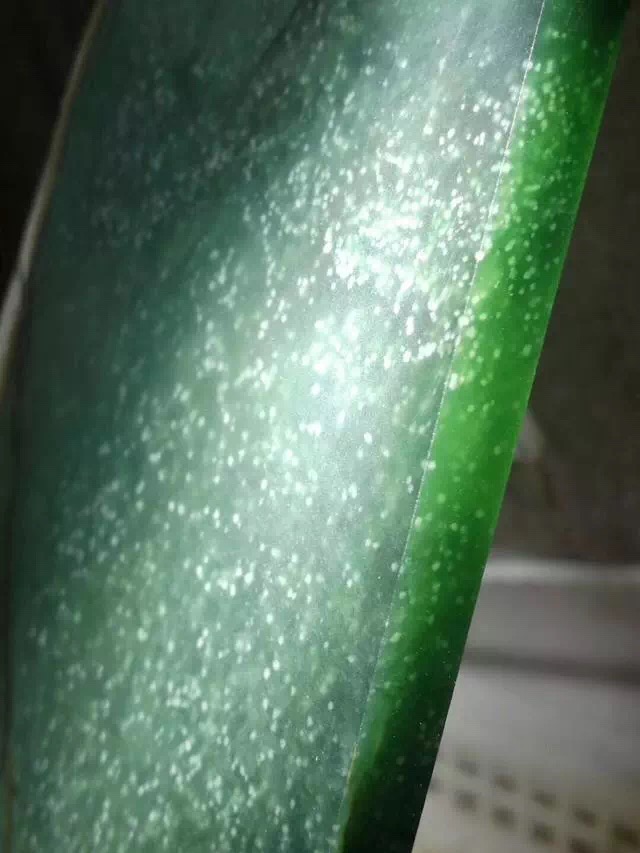 翡翠原石竟切出罕见满屏雪花棉,众人羡慕