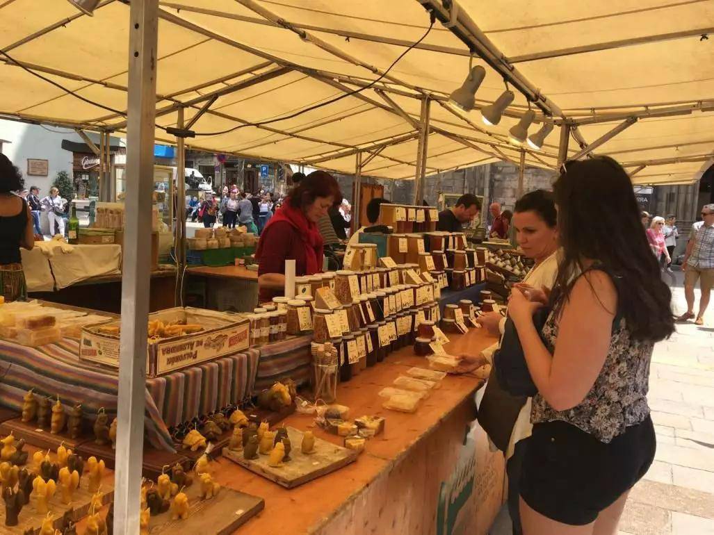 维吾尔族留学女孩的发现:西班牙简直就是地球