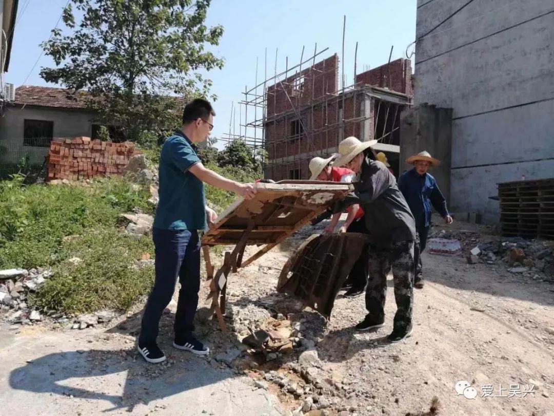 妙西镇杨湾村驻村局长,联村干部参与农村人居环境提升"百日攻坚行动