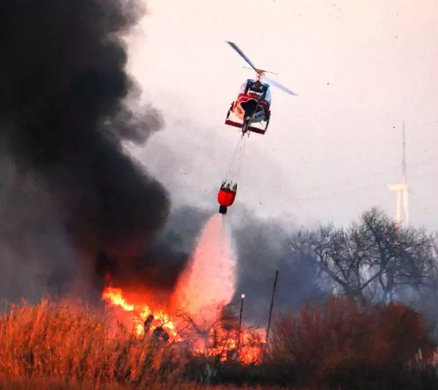加州| 北加州一男子口吐狂言,要击落救火直升机,被判刑2年!