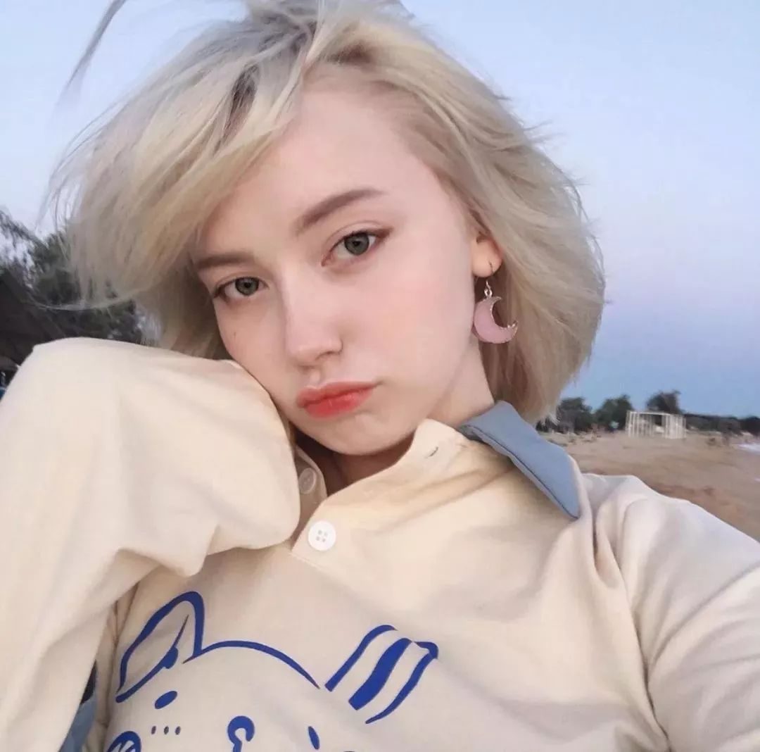 小贴士:点击放大图片即可保存▼男生为什么喜欢亲女生的脖子?