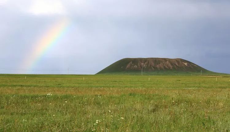 马蹄山火山锥侧面▲马蹄山火山锥背面柳兰沟,位于鸽子山园区西侧