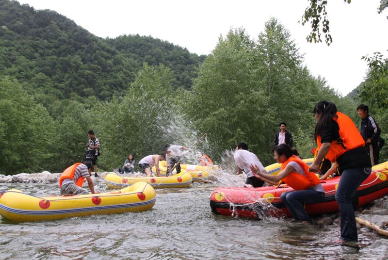 夏日炎炎还在与汗水抗争的你不如背起行囊来青峰峡纵情一夏觅清凉!