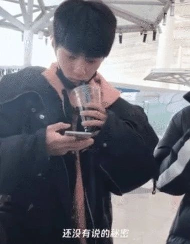 它是肖战最爱喝的饮料,即使拍戏也随身带着,00后:谁愿意喝?