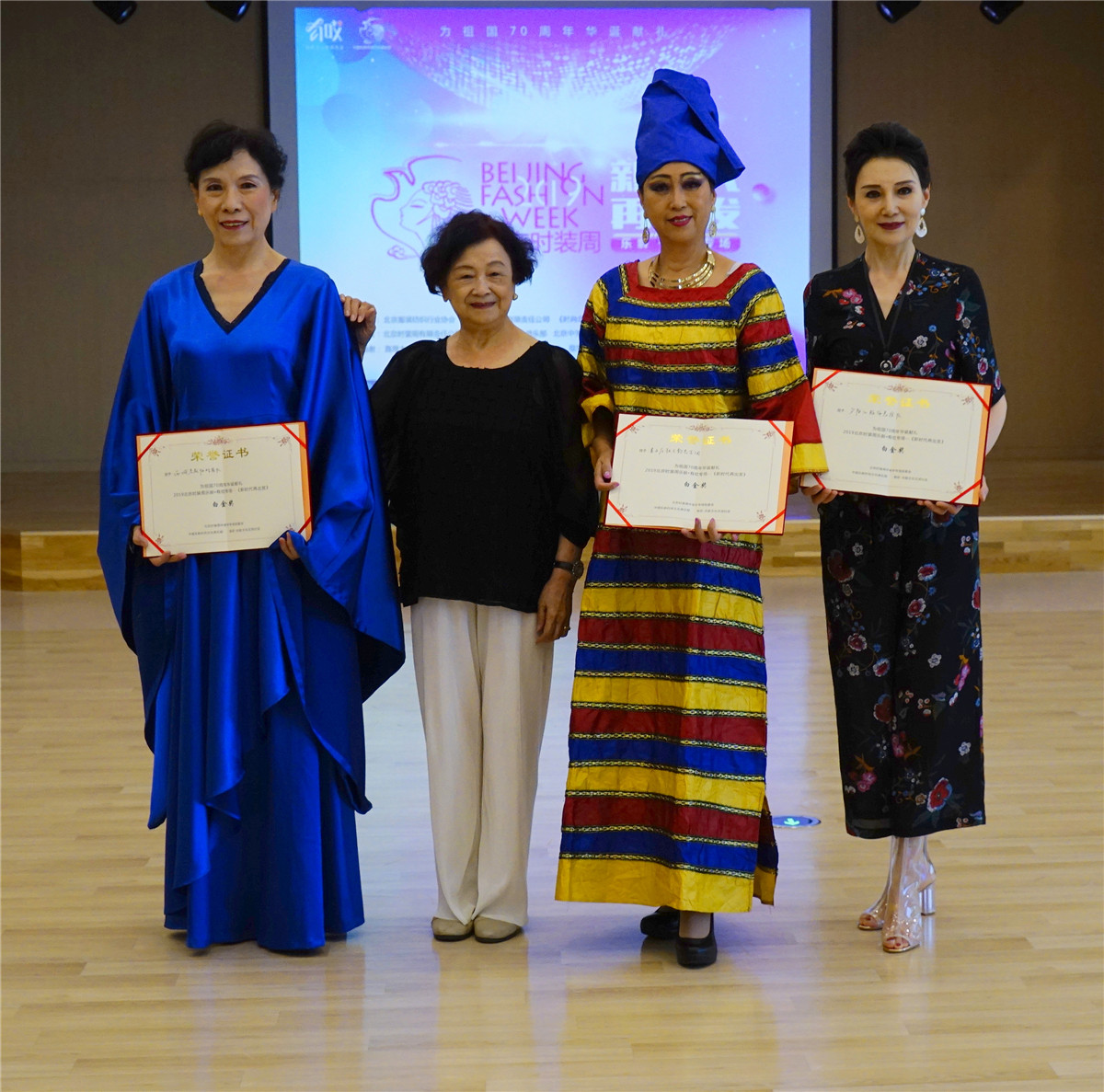 中国最美老年模特队 6d32985ec22c4aeca045002040e9a1f4.jpeg