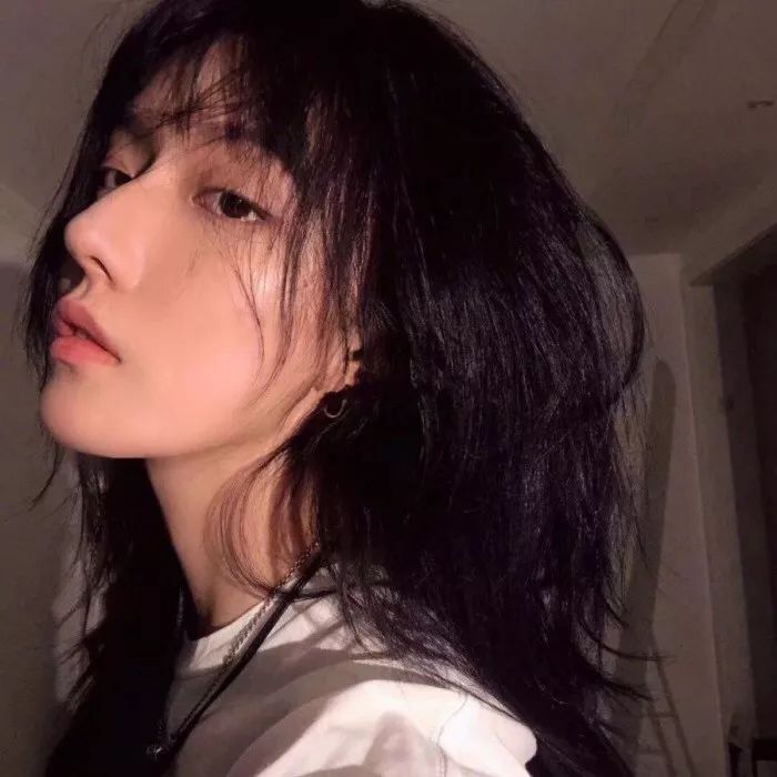 头像以前有病追求爱情现在病好了只喜欢钱