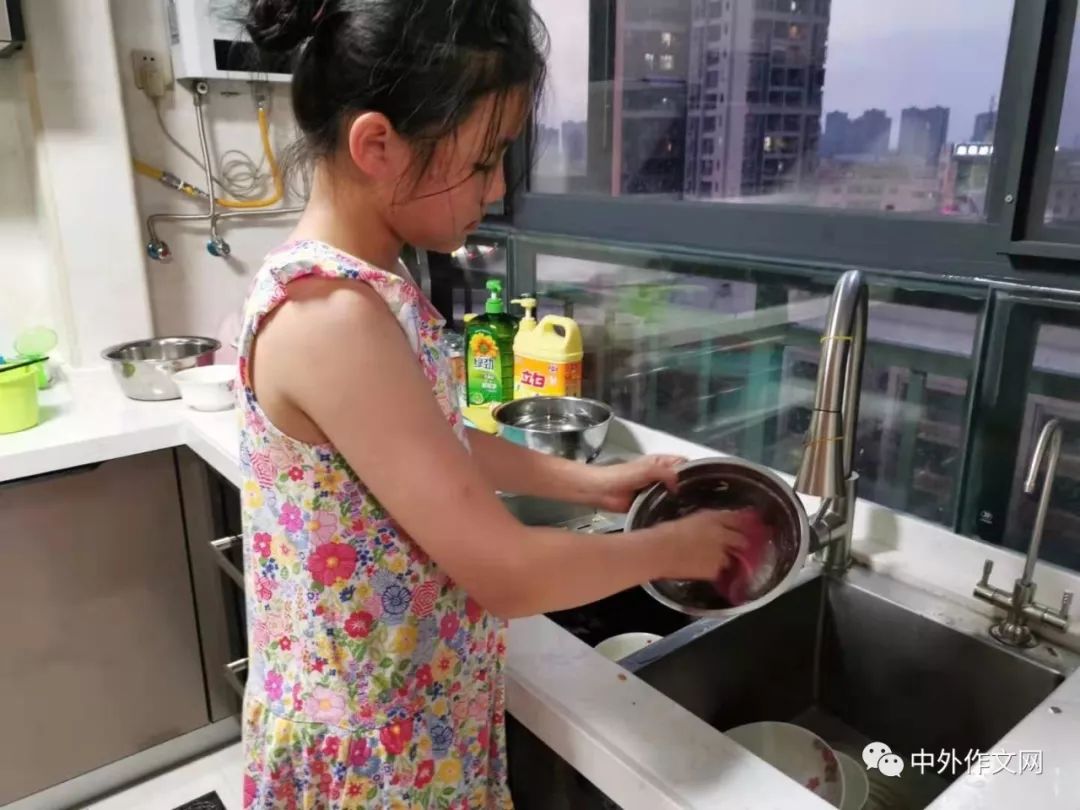【广东】覃婧《我做洗碗工》指导老师:孟凡启什么做广告设计的图片