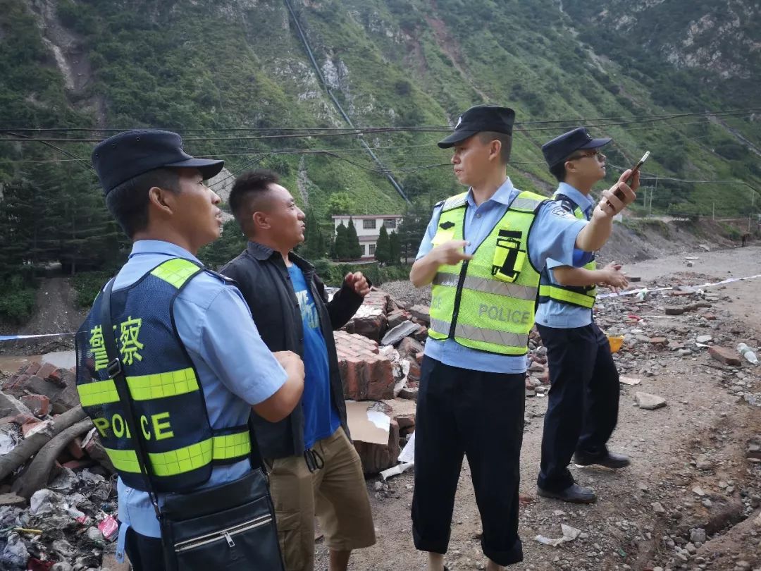 灾害面前西昌铁警不畏艰险奋战一线护平安