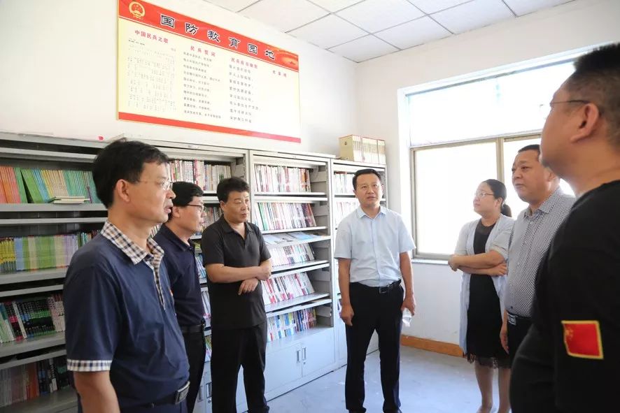 8月15日,市文化和旅游局党组副书记张振香,市图书馆馆长刘玉湘,市