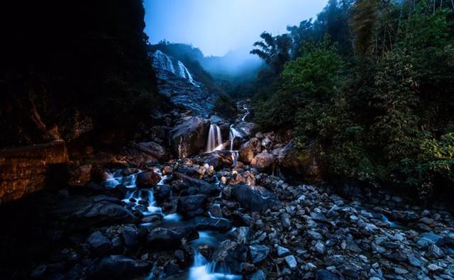 云南周边旅游:哀牢山,大山包,翁丁寨,芒市勐焕大金塔